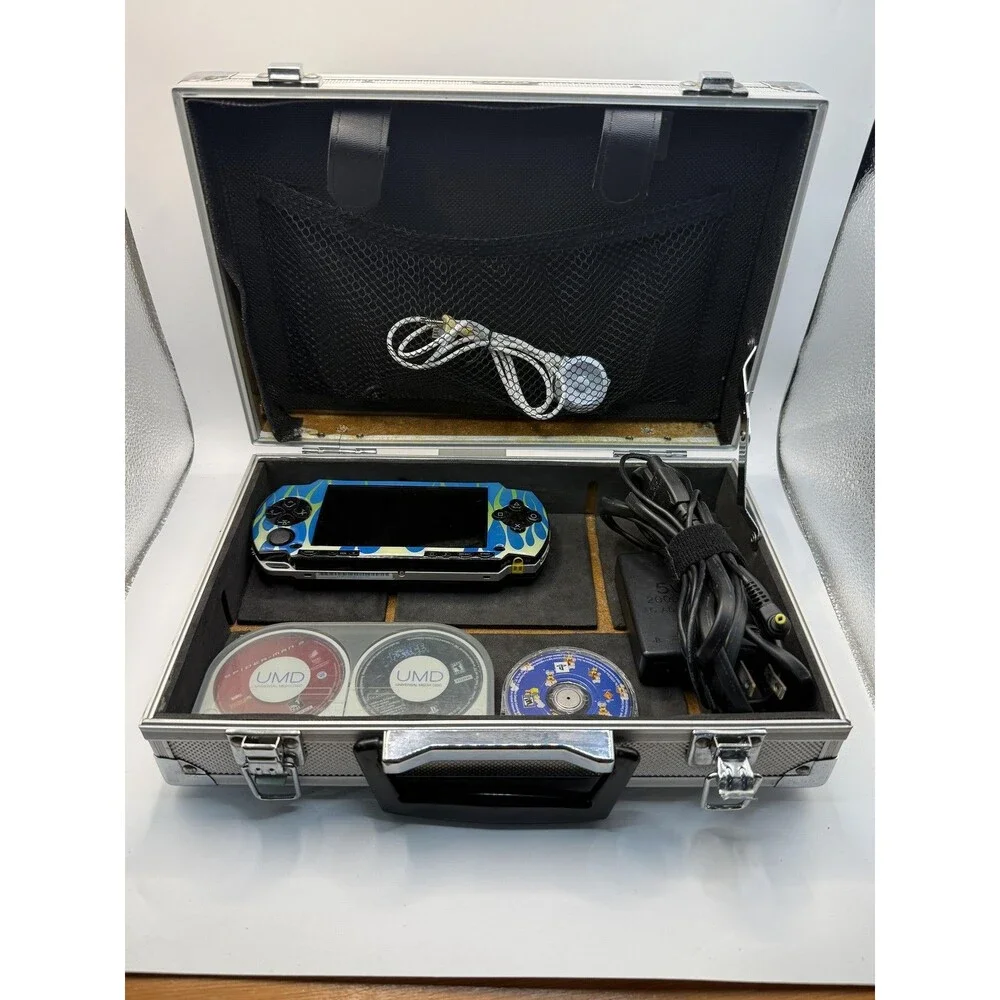 Sony PSP-1001B2 Handheld Star Wars Spider-Man 2 UMD Games Case Charger TESTED